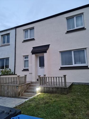 Modern 3 Bedroom Property Centrally Based 21157480 — Benbecula