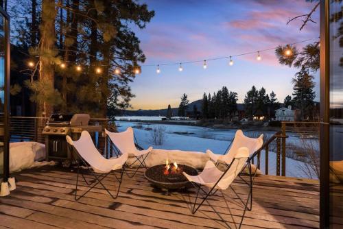 Mountain Top Modern Lakefront in Sunset Magazine in Big Bear Lake, United States