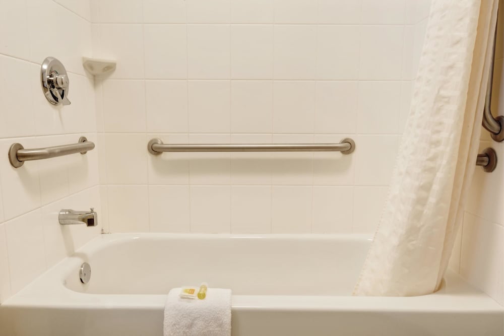 Days Inn by Wyndham Overland Park Metcalf Convention Center - photo 13