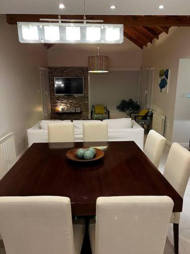 Casa Conesa cálida súper confortable hasta 7 personas — 4-Star Luxury Hotel in Esquel, Argentina