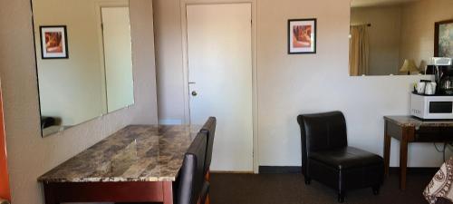 Red Rock Motel and Dam Motel - photo 60