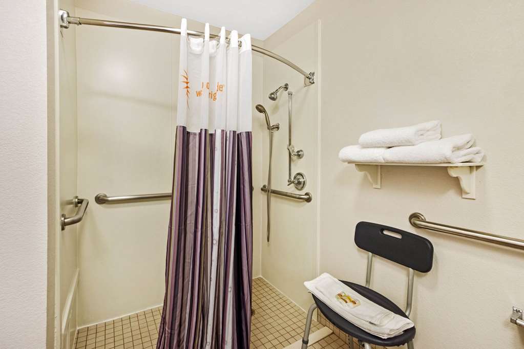 La Quinta Inn & Suites by Wyndham Albuquerque West - photo 18