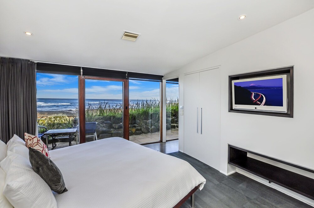 Hearns Beachside Villa 3 — 4-Star Luxury Hotel in Port Fairy, Australia