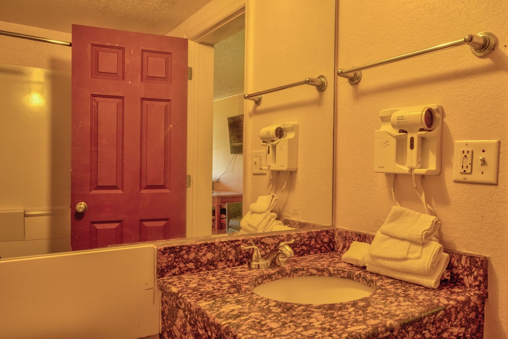 Clearwater Hotel - photo 28