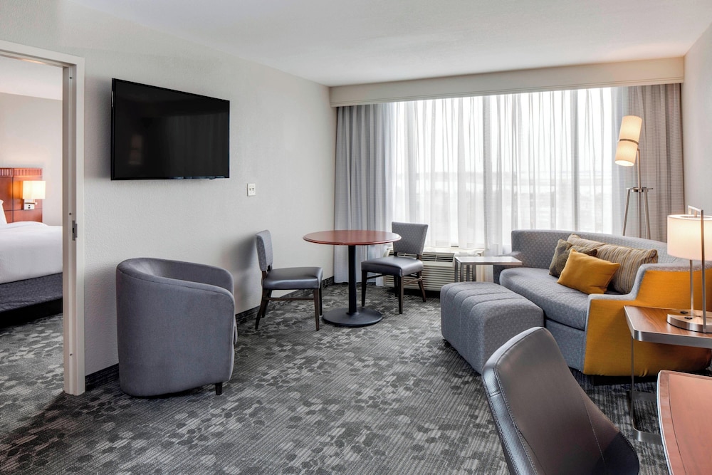 Courtyard by Marriott Boston Logan Airport - photo 14