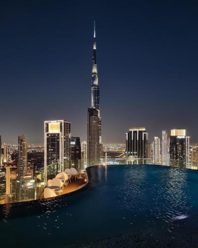 64th Floor Rooftop Pool with Burj Khalifa View 2BR Apartment in Paramount Hotel Midtown in Dubai, United Arab Emirates