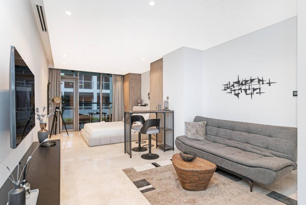 Designer Glam Studio Steps from Burj Khalifa — 4-Star Luxury Hotel in Dubai, United Arab Emirates