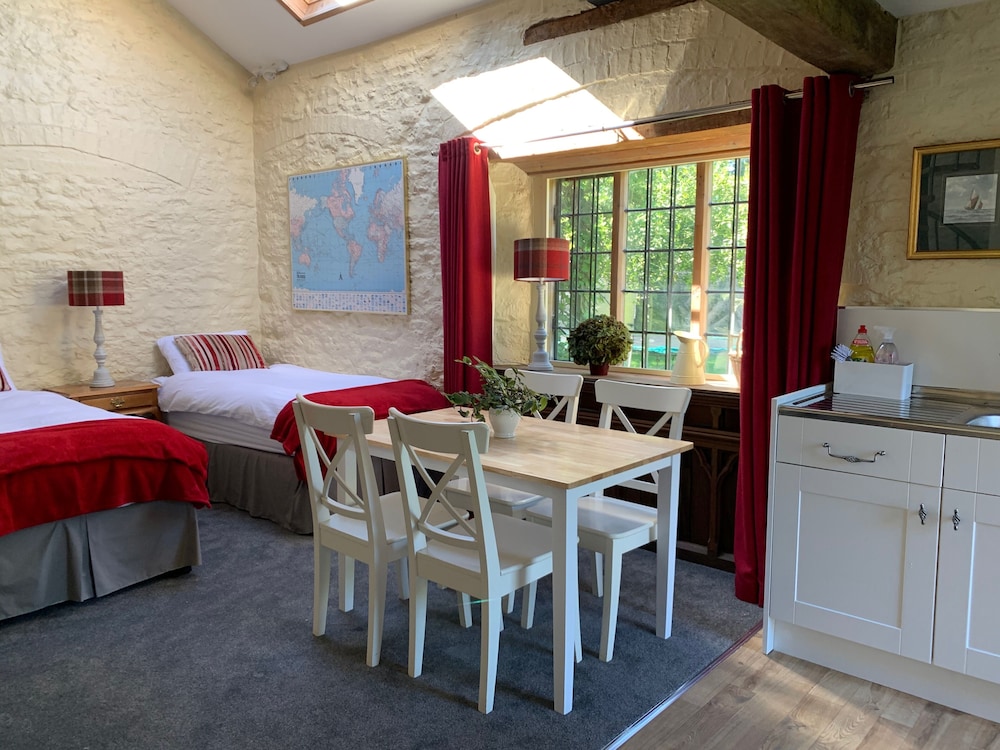 Garden Barn - carbon neutral hotel in Brackley