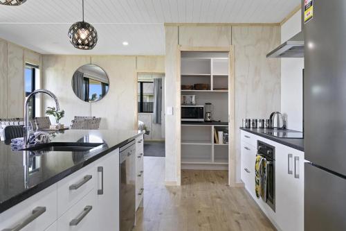 Unwind on Wai New 4BR Home With Style and Comfort — 4-Star Luxury Hotel in Taupo, New Zealand
