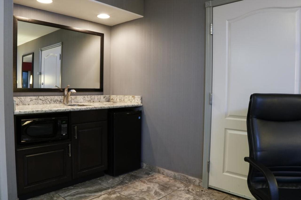 Hampton Inn & Suites Temecula - photo 7