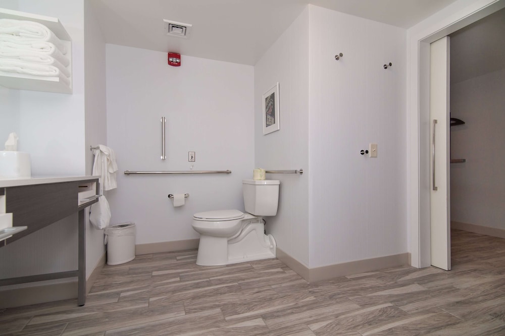 Hampton Inn Norwich - photo 42