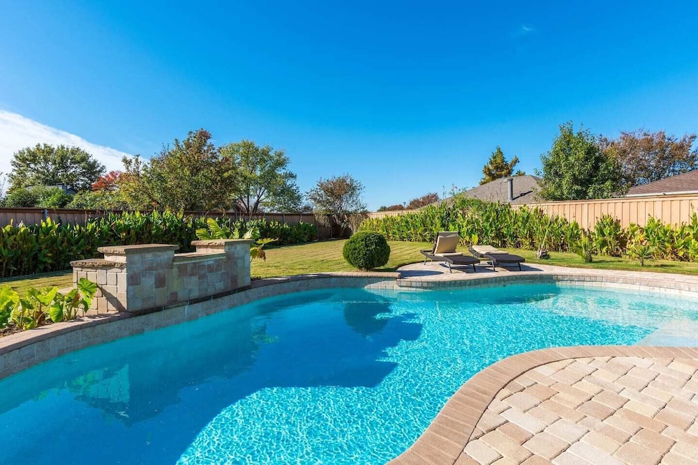 Home Pool 15 Minutes from DFW Airport — 4-Star Luxury Hotel in Flower Mound, United States