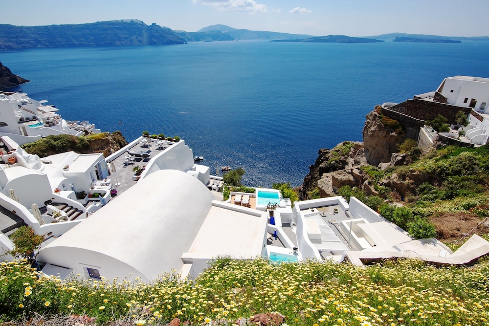 Ifestio Villas — 4-Star Luxury Hotel in Oia, Greece