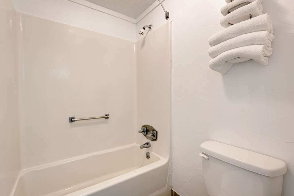 Knights Inn Cleveland Macedonia - photo 12