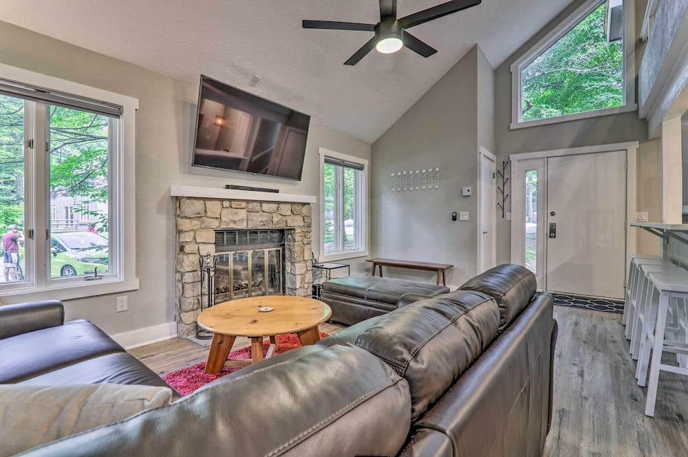 Unwind Fireside And Walk To Slopes Poconos Getaway — 4-Star Luxury Hotel in White Haven, United States