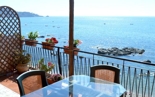 Teocle Beach rooms in Giardini-Naxos, Italy