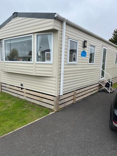 Angella's Caravan Morecambe — 4-Star Luxury Hotel in Morecambe, United Kingdom