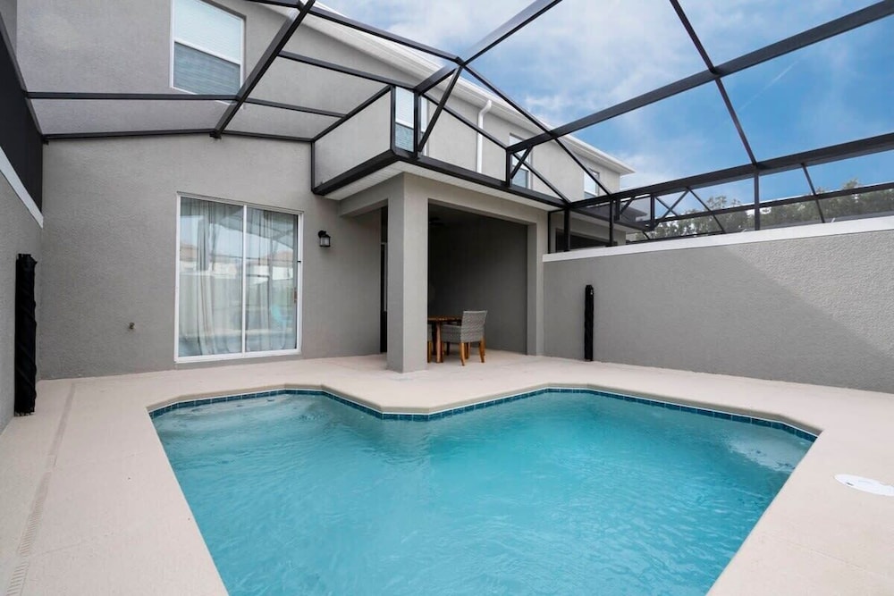 Gorgeous 4Bd with Pool @ Storey Lake Resort 4475 in Kissimmee, United States