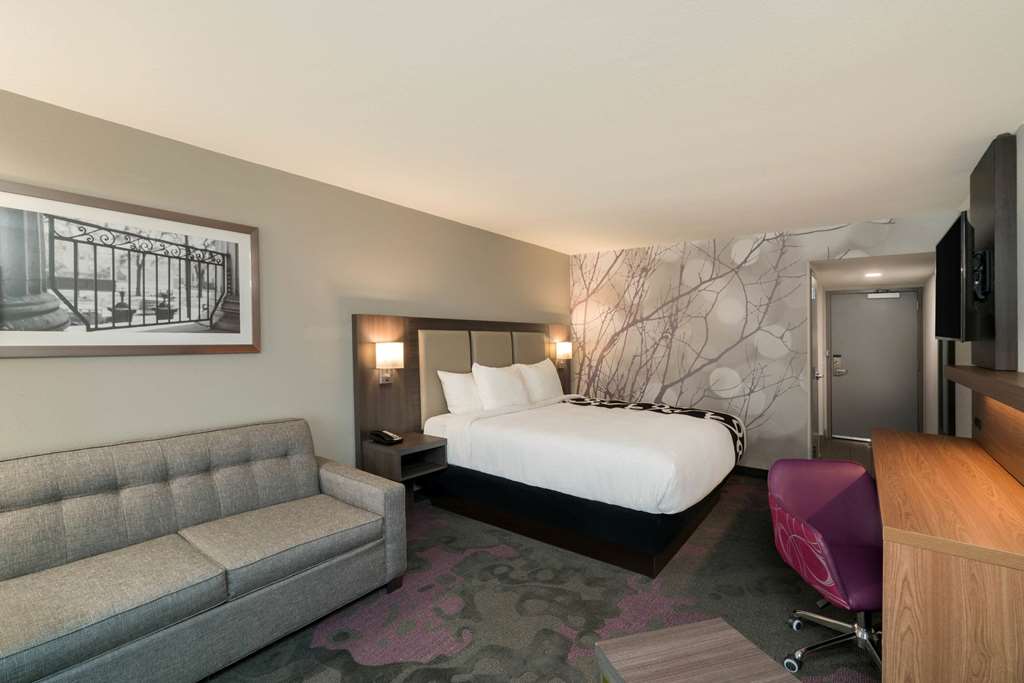 La Quinta Inn & Suites by Wyndham Mobile - photo 33