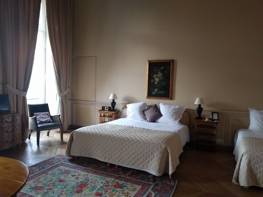 Château du Maréchal de Saxe — 4-Star Luxury Hotel in Yerres, France