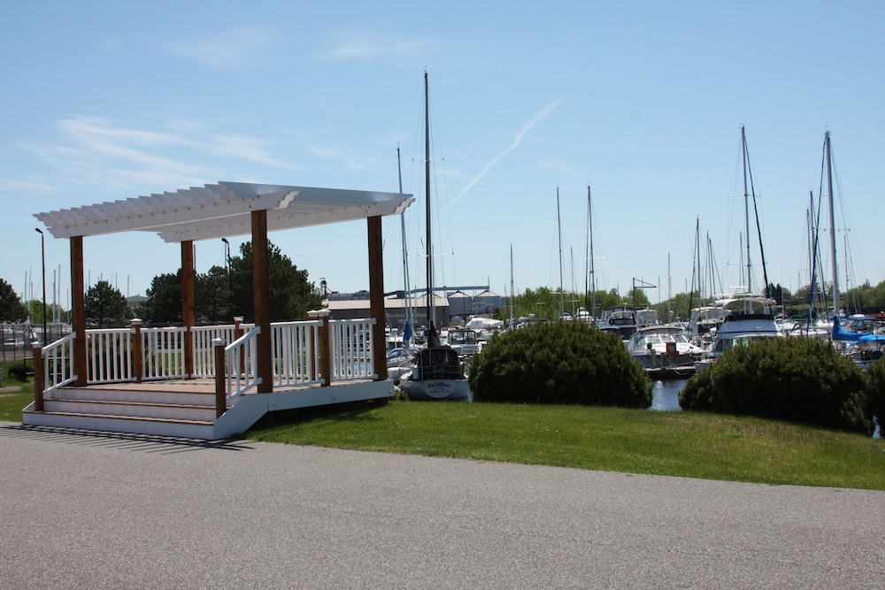 Barker's Island Inn Resort - photo 30