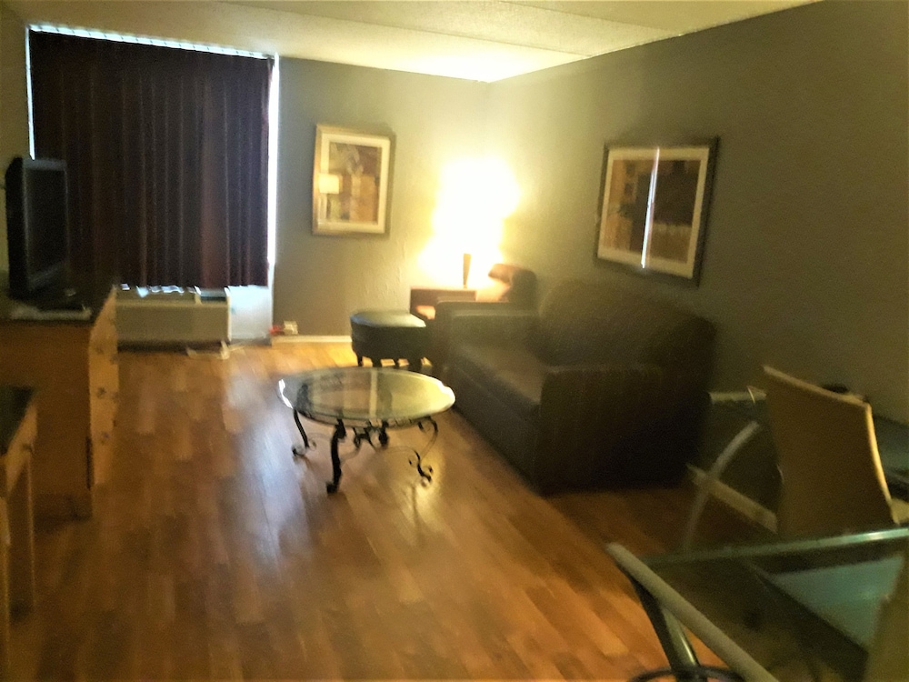 Madison Inn and Suites - photo 35