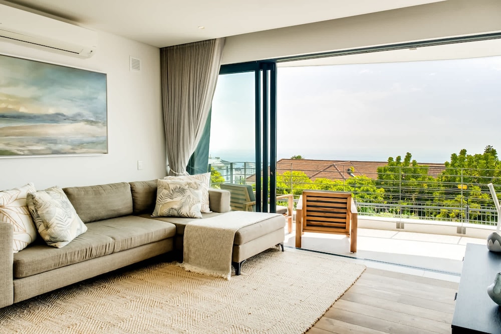 Gorgeous Sea Point Apartment With Rooftop Pool at Mirabel