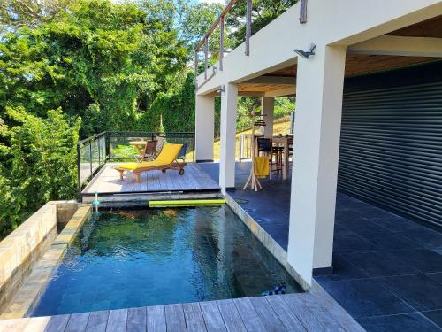 Appartement vue mer avec piscine privée à La Trinité 98m — 4-Star Luxury Hotel in La Trinite, Martinique