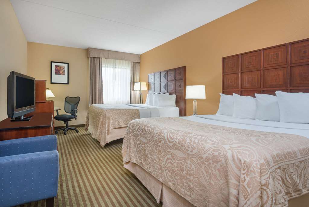 Ramada by Wyndham Columbus North - photo 9