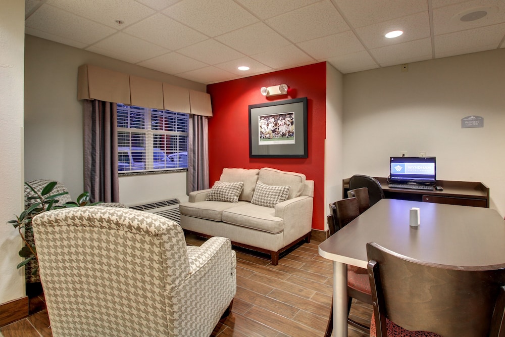 Microtel Inn & Suites Tuscaloosa Near University - photo 16