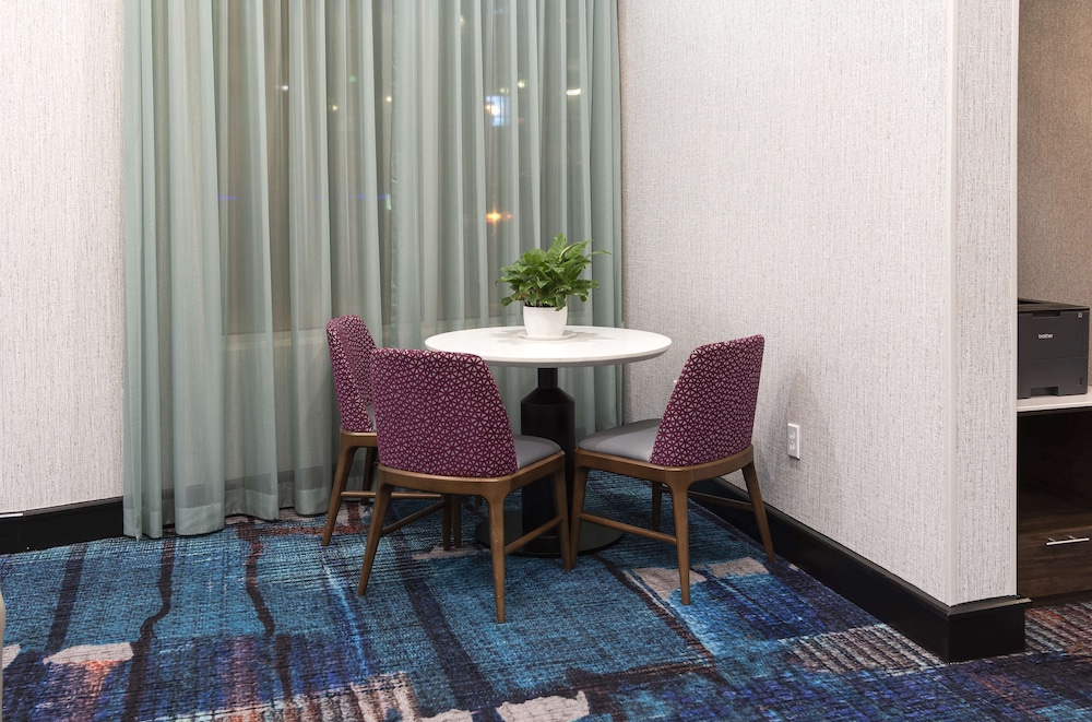 Hampton Inn & Suites Raleigh Downtown - photo 2