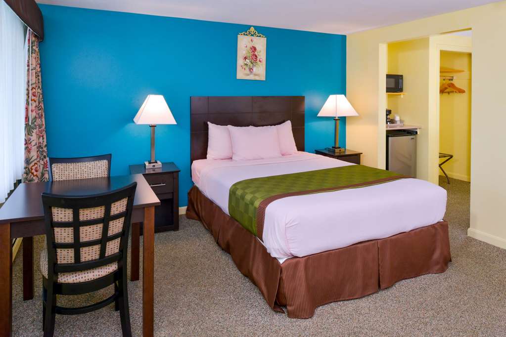 Rodeway Inn Orleans Cape Cod - photo 12