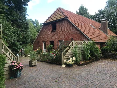 Ferienwohnung Gulfhaus mit Sauna und großem Garten — 4-Star Luxury Hotel in Apen, Germany