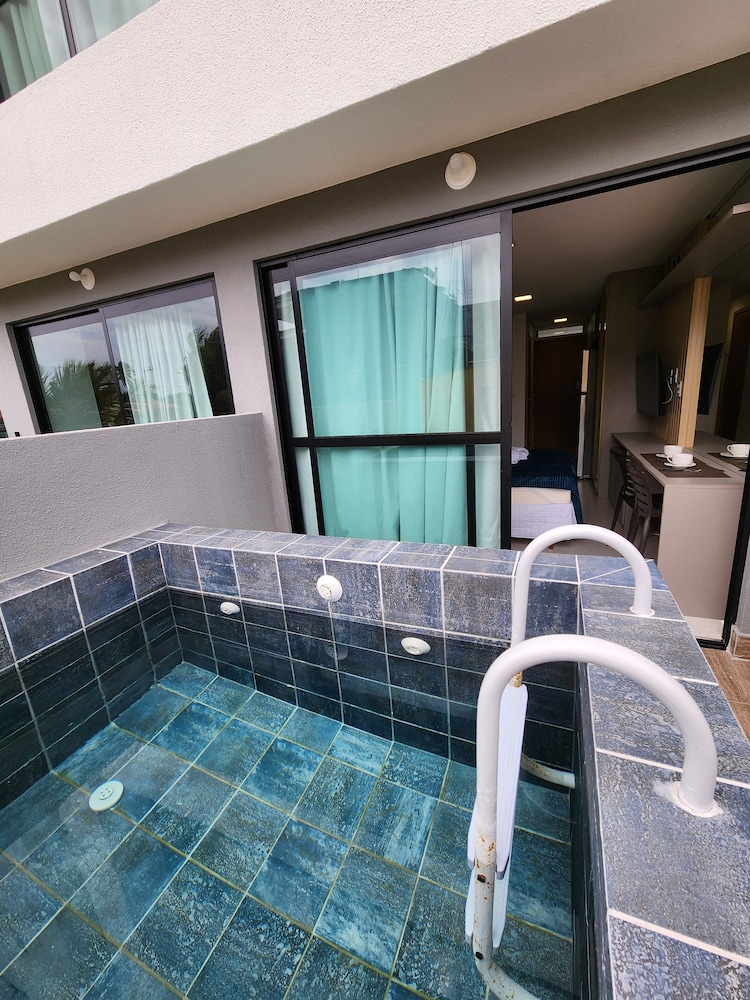 Flat Ofurô 12 VP by La Playa — 4-Star Luxury Hotel in Ipojuca, Brasil