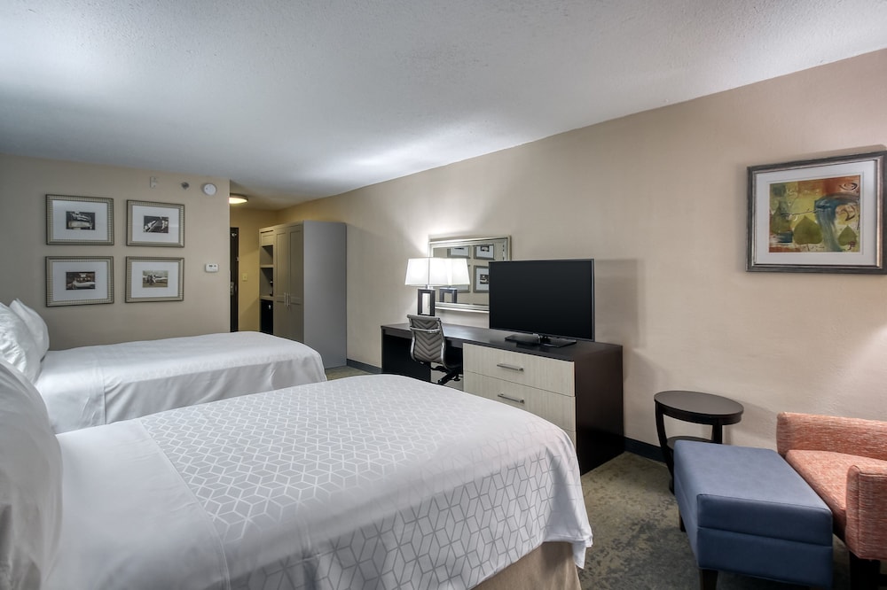 Holiday Inn Hotel & Suites Atlanta Airport North an IHG Hotel - photo 4