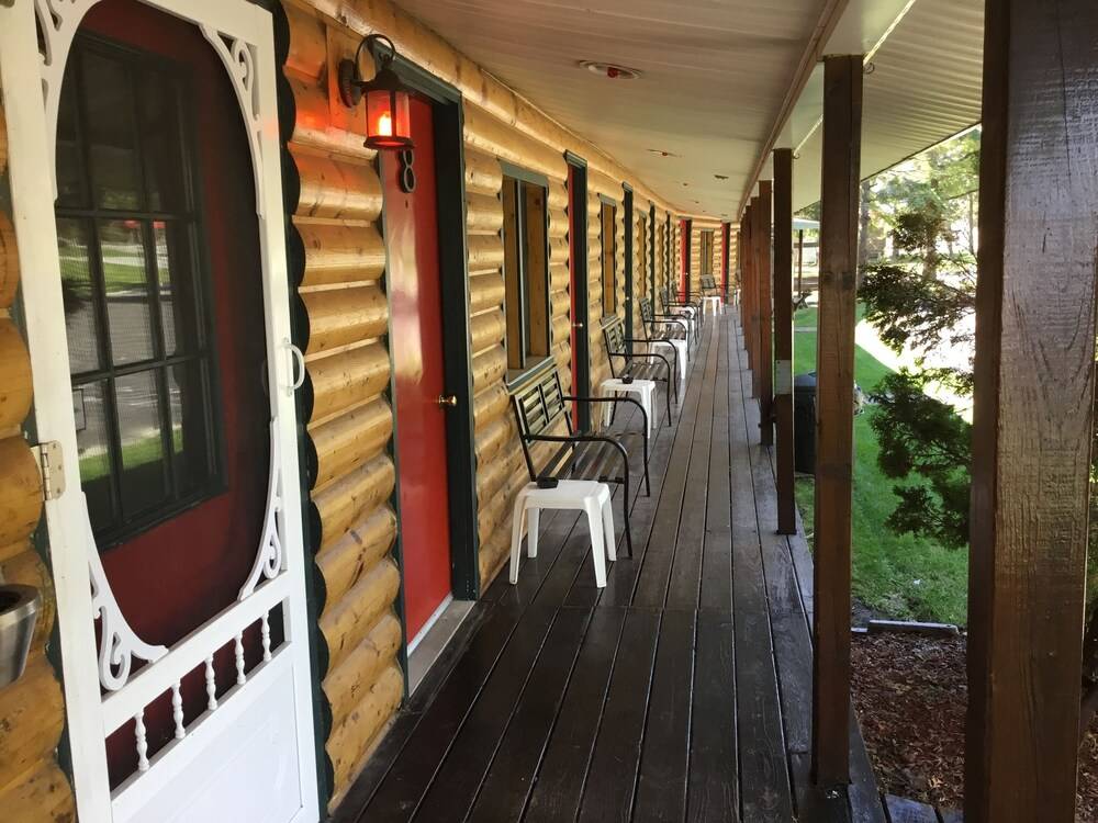 Pines Motel - photo 18