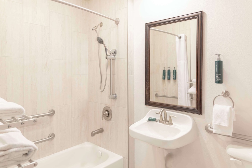 DoubleTree by Hilton Phoenix Gilbert - photo 29