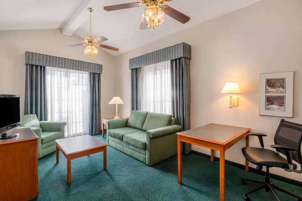 La Quinta Inn by Wyndham Farmington - photo 25