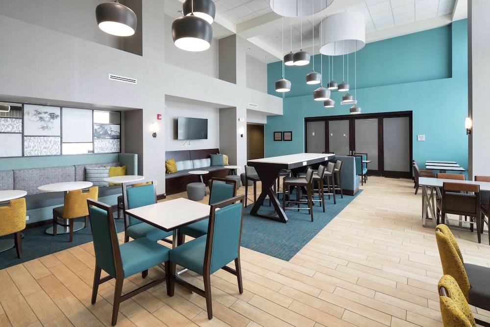 Hampton Inn & Suites Rochester North - photo 34