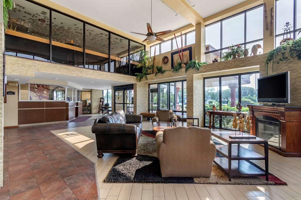 Econo Lodge Broken Arrow Tulsa - photo 2