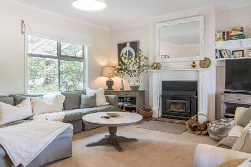 'Ardbrae' Countryside Tranquility with a Charming Cottage — 4-Star Luxury Hotel in Crib Point, Australia