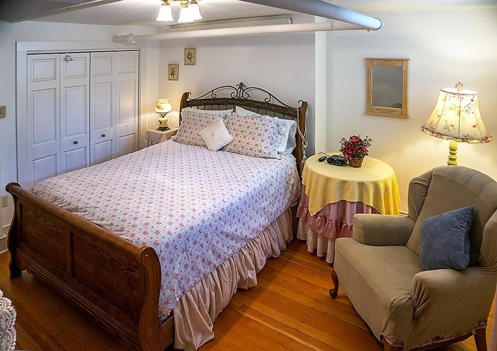 Alexander Mansion Bed and Breakfast - photo 8