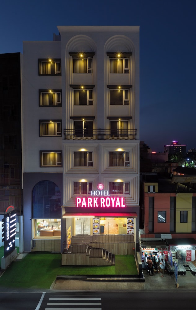 Hotel Park Royal Near Sacred Dwarkadhish Temple in Dwarka, India