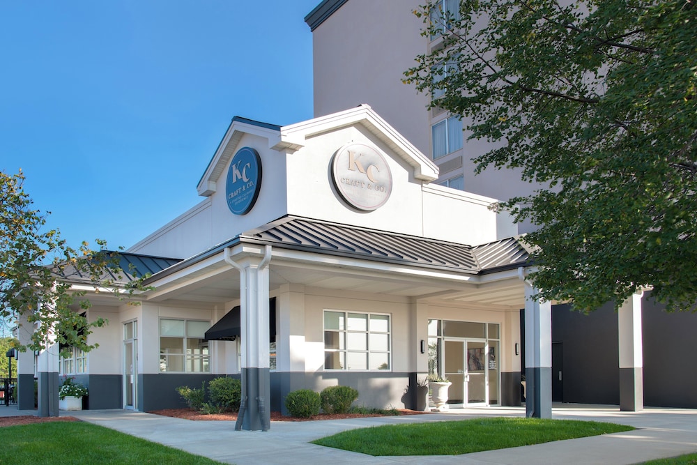 Holiday Inn & Suites Overland Park West by IHG - photo 36