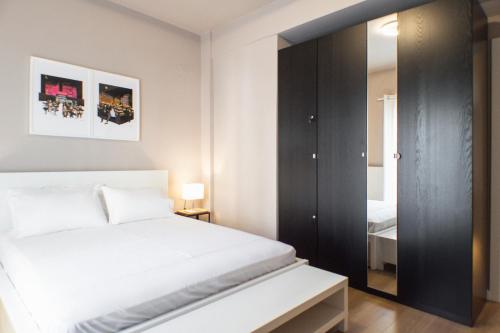 Stylish and Renovated Retreat in Thessaloniki: Cozy Apartment at Ioulianou 33 — 4-Star Luxury Hotel in Thessaloniki, Greece