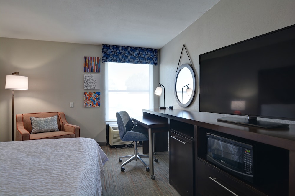 Hampton Inn Greenwood - photo 24