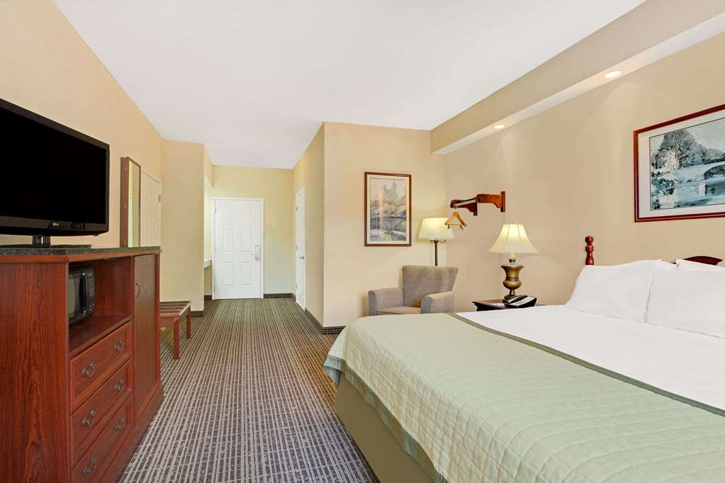 Baymont by Wyndham Pearl - photo 8