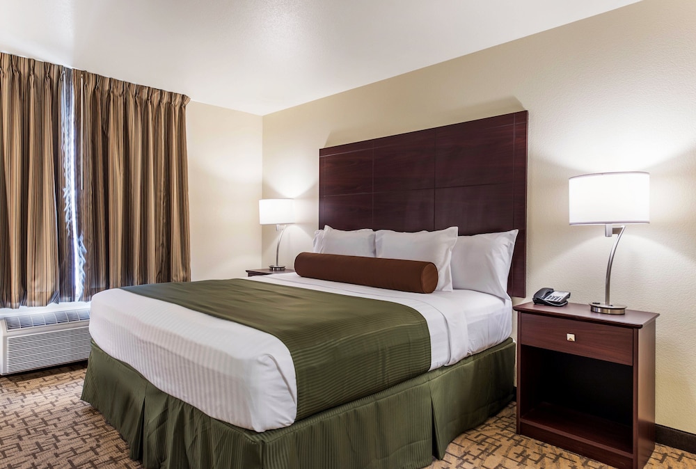 Cobblestone Hotel & Suites Hutchinson - photo 25
