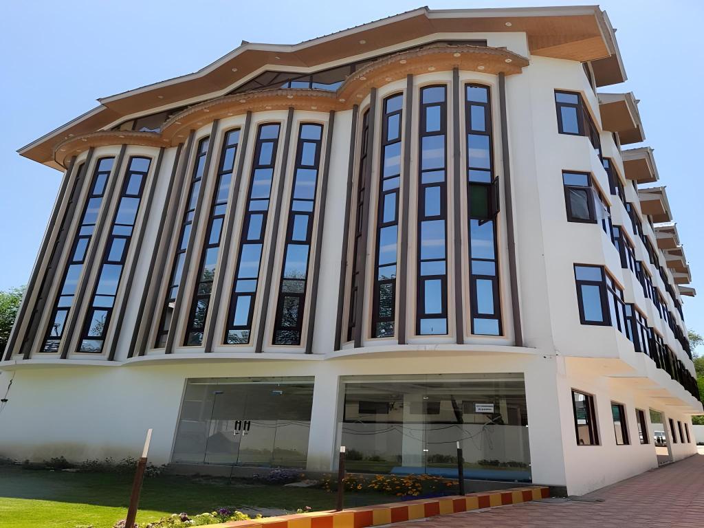 Hotel Zoon Dabb Srinagar Airport Kashmir in Srinagar, India