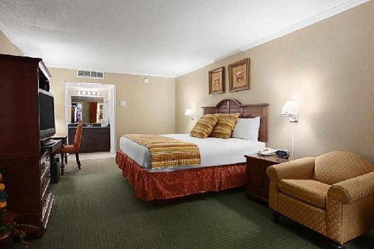 Howard Johnson by Wyndham Burlington - photo 9